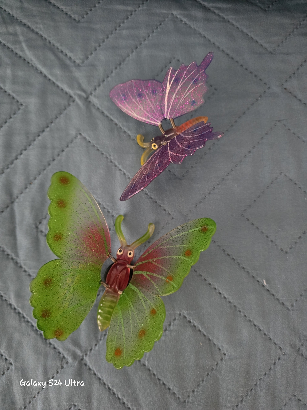 Decorative  Magnetic and Breakable Plastic Butterfly  Art Set - Green & Pink